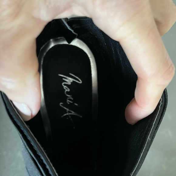 MARI A Black High Heel Booties with Elastic Feature, Sz 8 - Picture 6 of 11